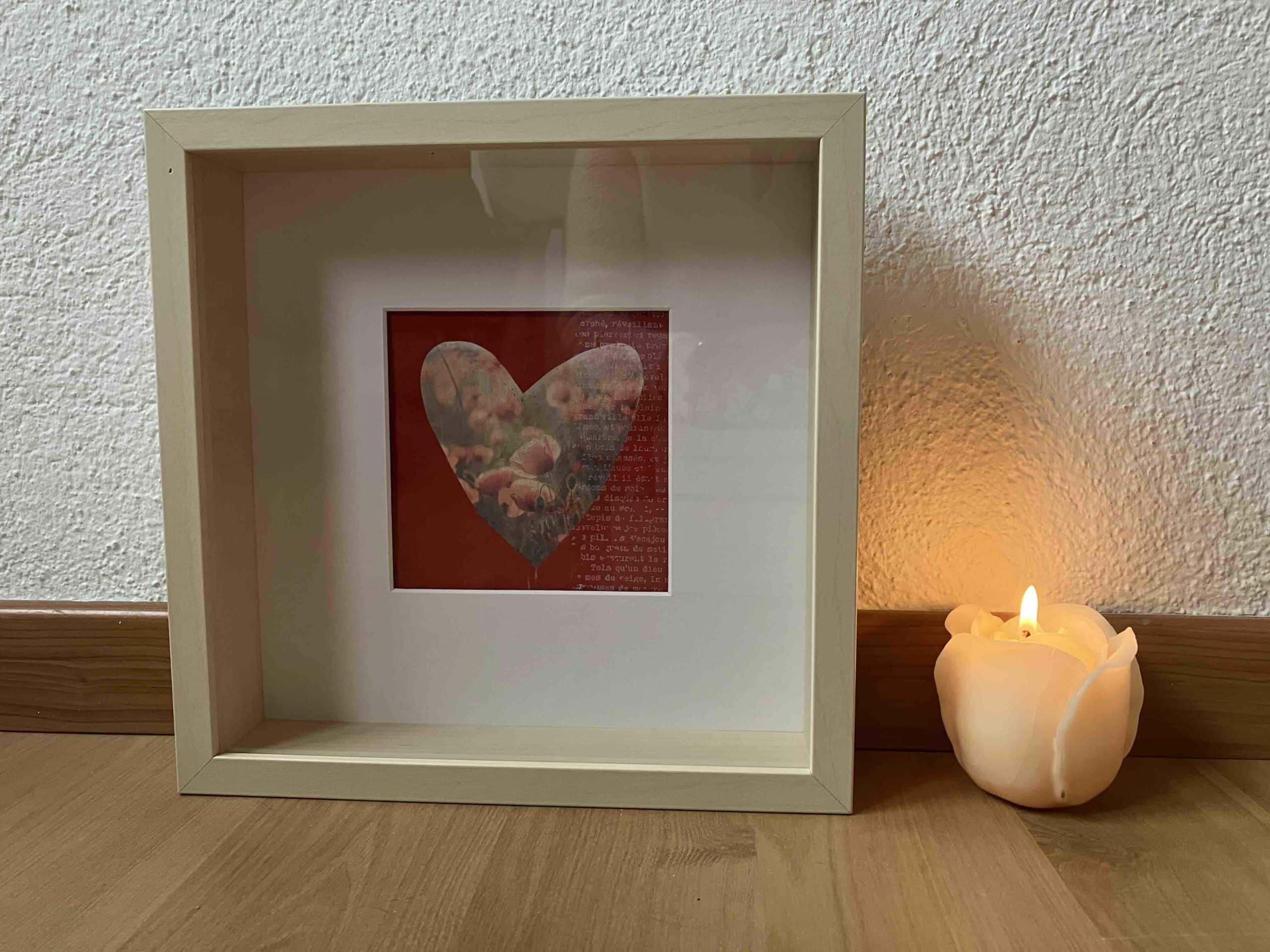 Tableau représentant un coeur fait d'une image de coquelicots