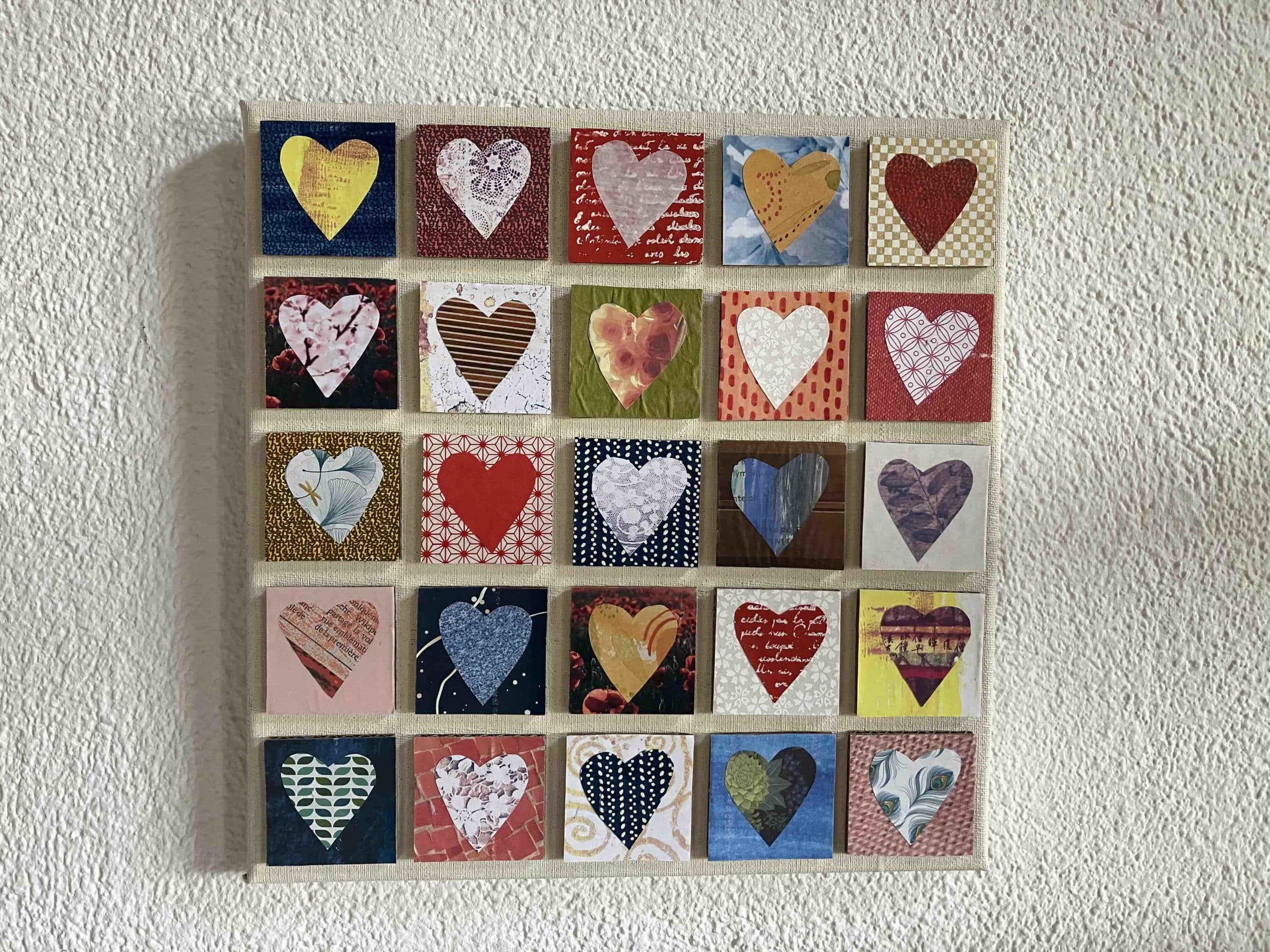 Tableau en technique mixte représentant une multitude de coeurs