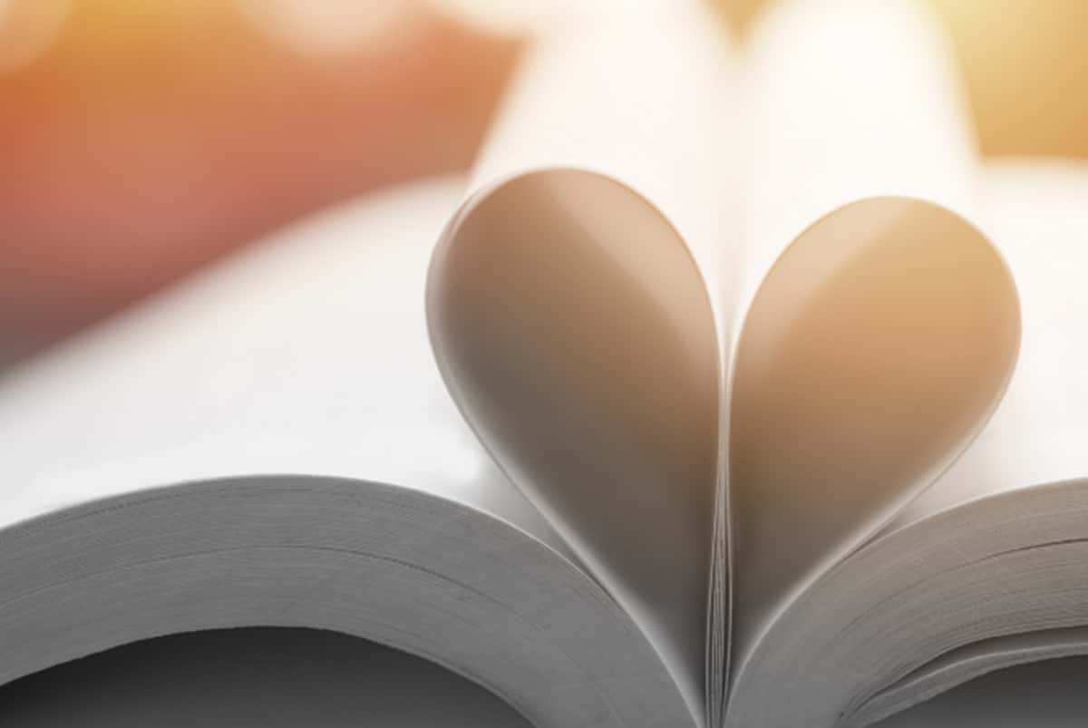 Livre dont les pages forment un coeur